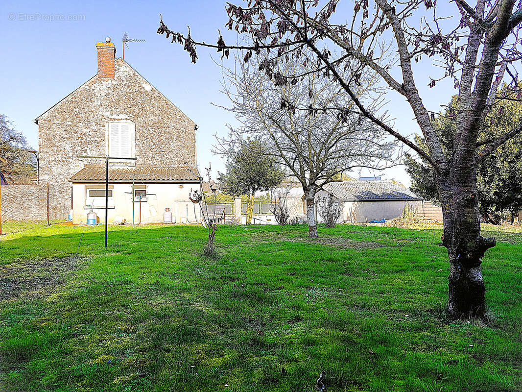 Maison à YMONVILLE
