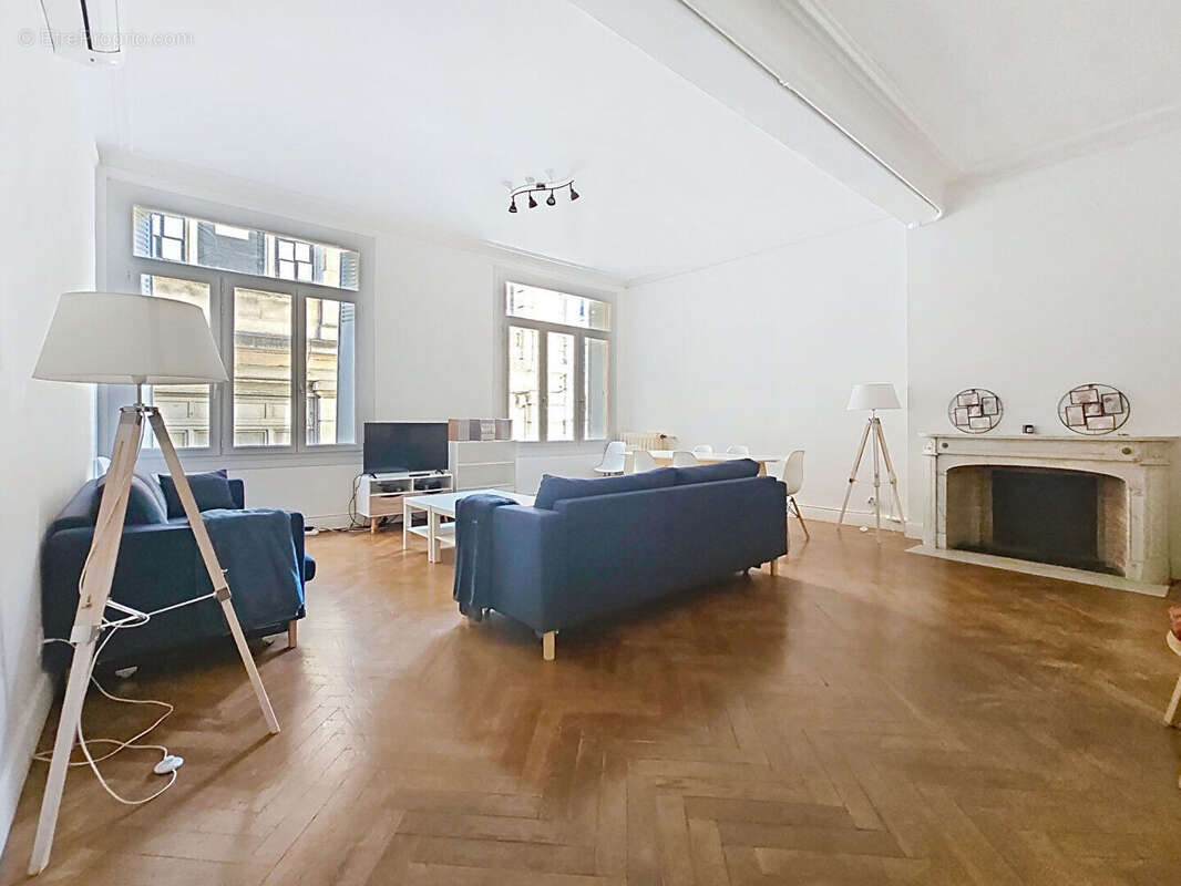 Bel appartement bourgeois 4 pièces à Avignon - photo 2