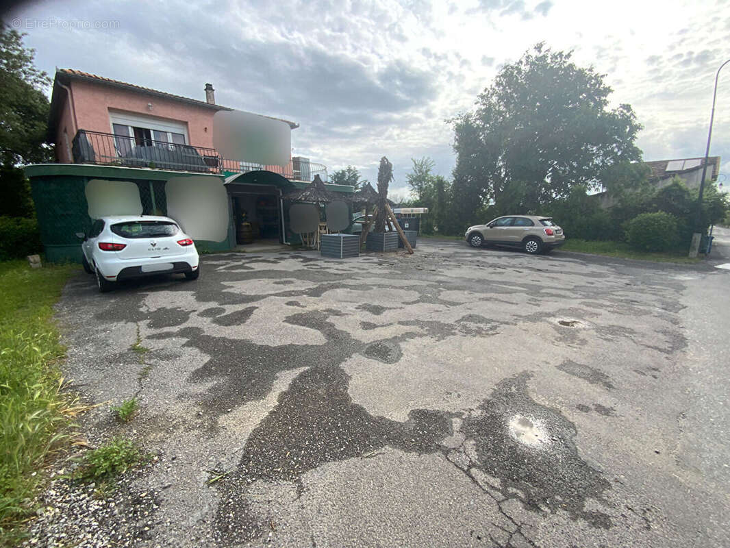 LEDIGNAN 15 MN D'ALES Immeuble avec murs d'un local commercial de 99m², un appartement de 87m² sur 1140m² de terrain - photo 9