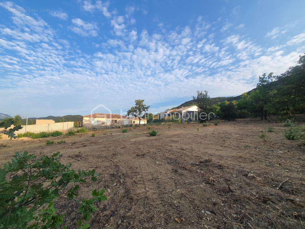 Terrain constructible -  viabilisé de 1095 m² - photo 4