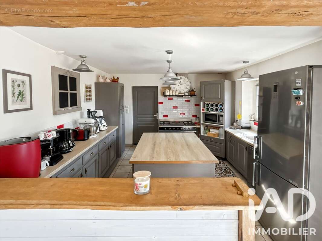 Maison 165 m² à Sainte-Suzanne  - photo 7