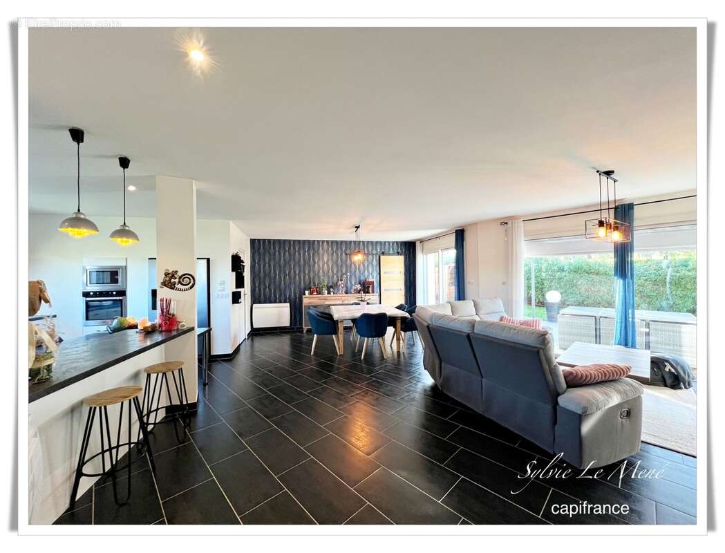 À vendre au Sourn, à proximité immédiate de Pontivy : découvrez cette spacieuse maison familiale de plus de 200 m² habitables - photo 13