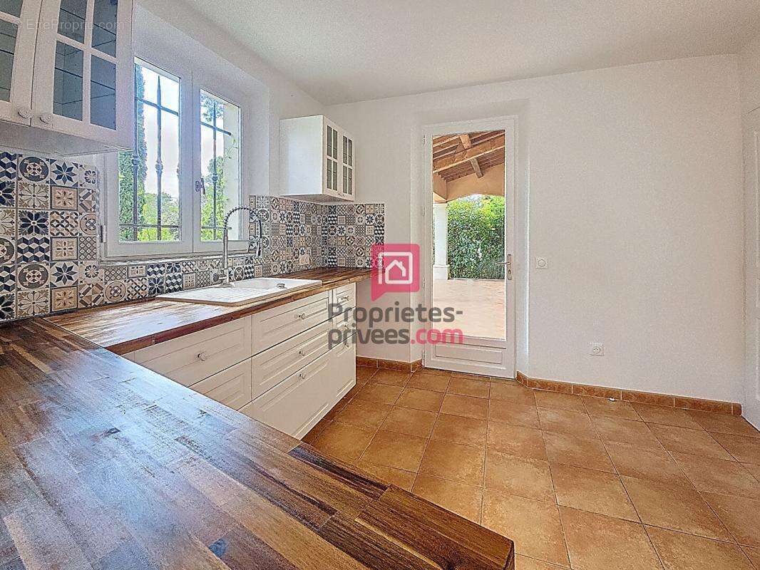 Maison à ROQUEBRUNE-SUR-ARGENS