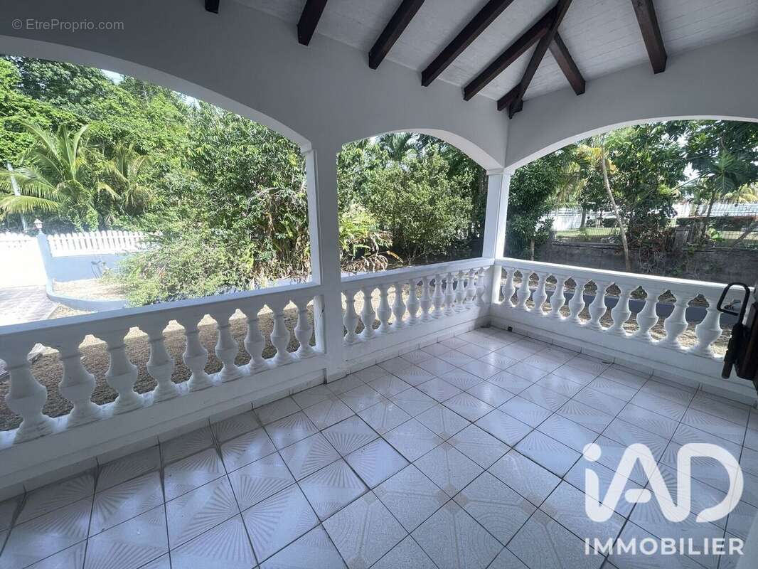 Maison 193 m² à Petit-Canal  - photo 4