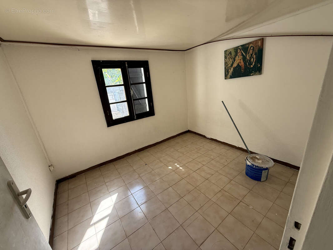 Maison de type T3 en vente à Saint-Denis secteur Bellepierre, à deux pas du CHU ! - photo 3