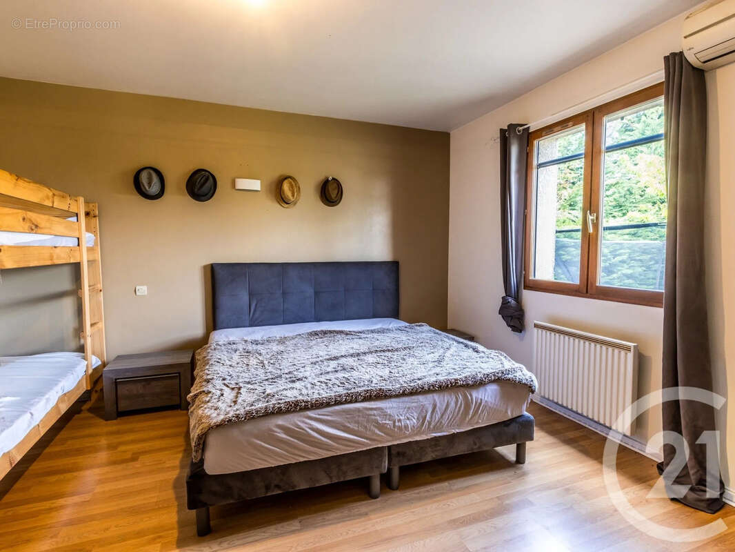Maison 120 m² à Jassans-Riottier  - photo 6