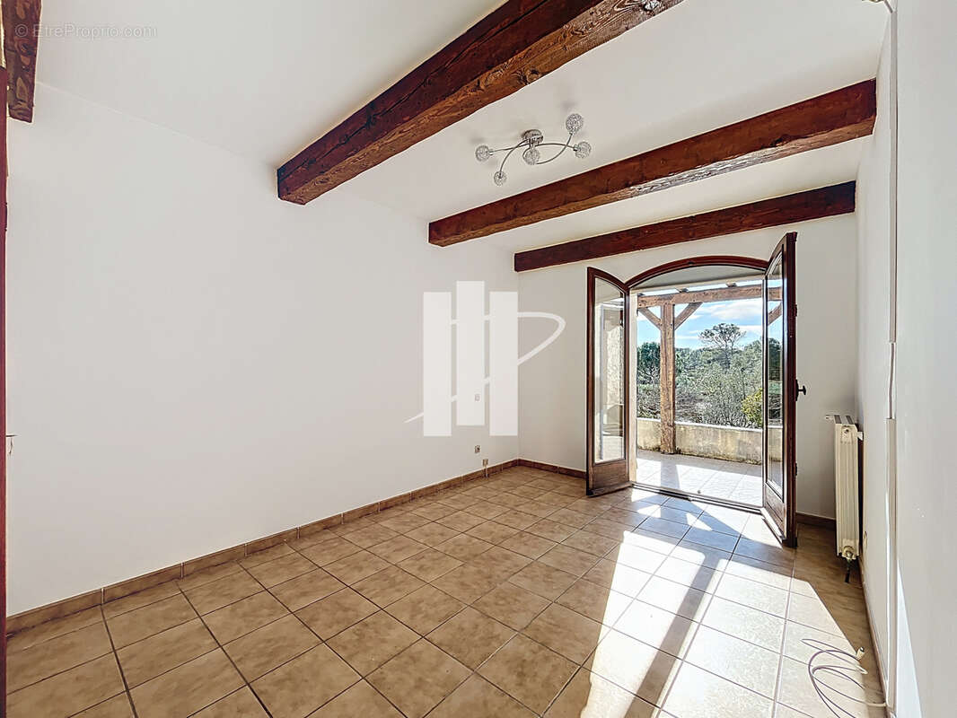 Villa provençale avec piscine, T2 indépendant et fort potentiel   Domaine sécurisé - photo 10