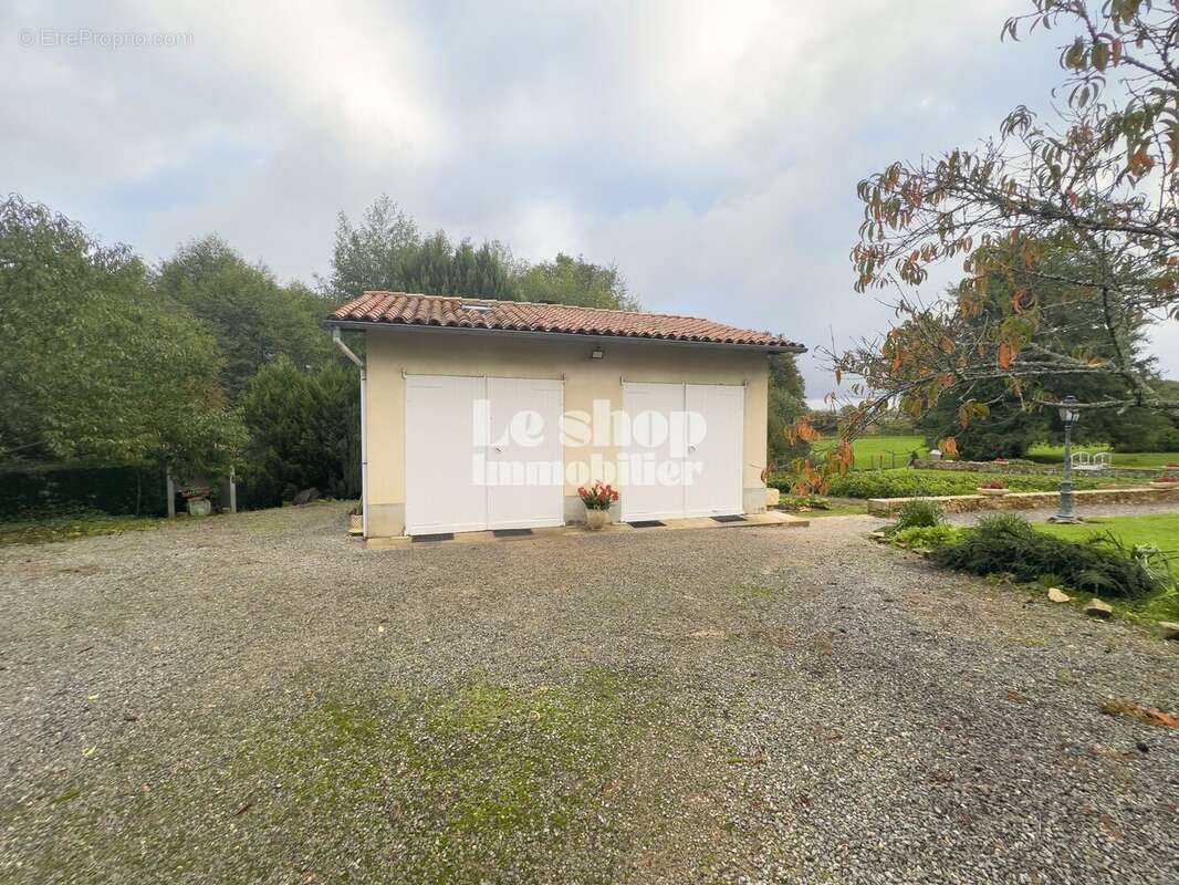 Maison à MONTROLLET