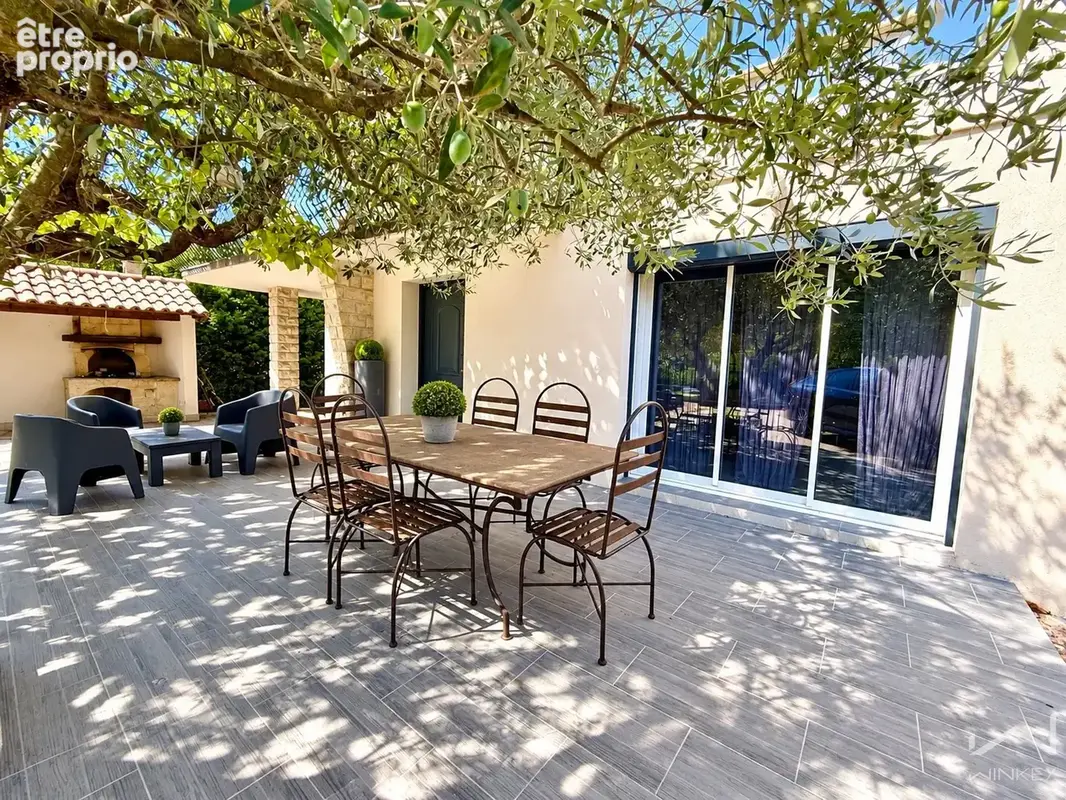 Nathalie Sinad vous présente à Uchaux cette propriété d'environ 201 m2 au total, avec piscine, studio et appar - photo 4