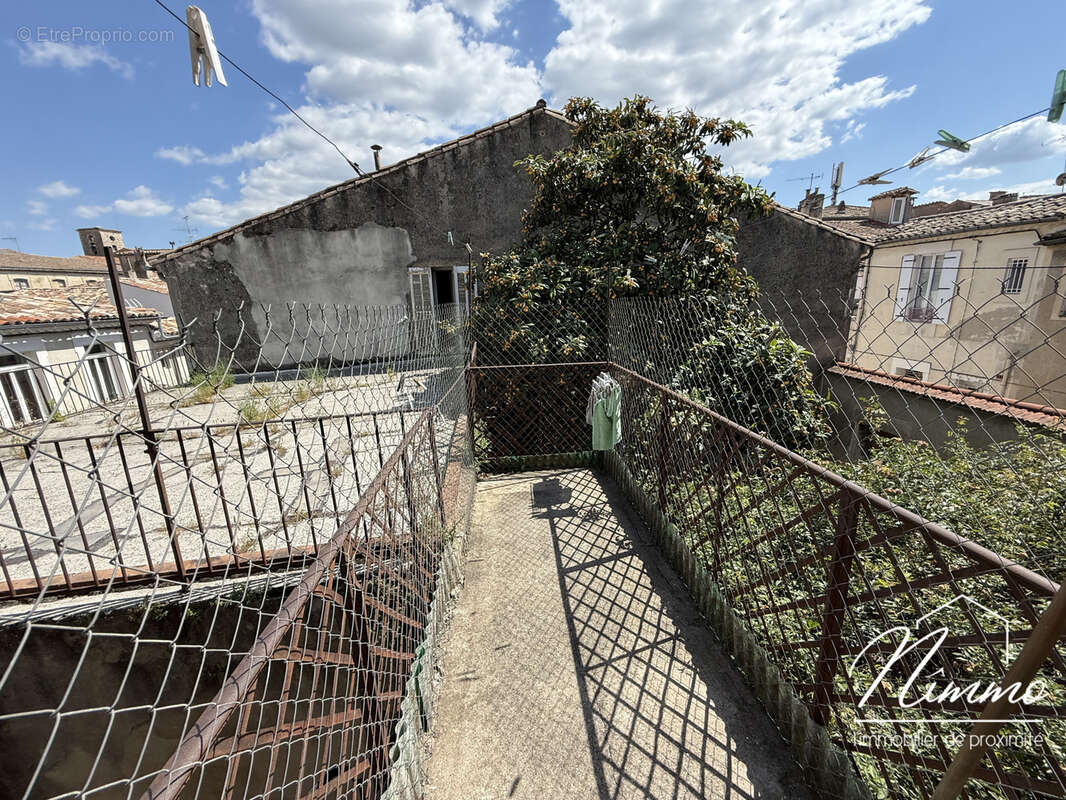 Nimes coupole centre ville immeuble t6-7 cour dependances garages caves - photo 16