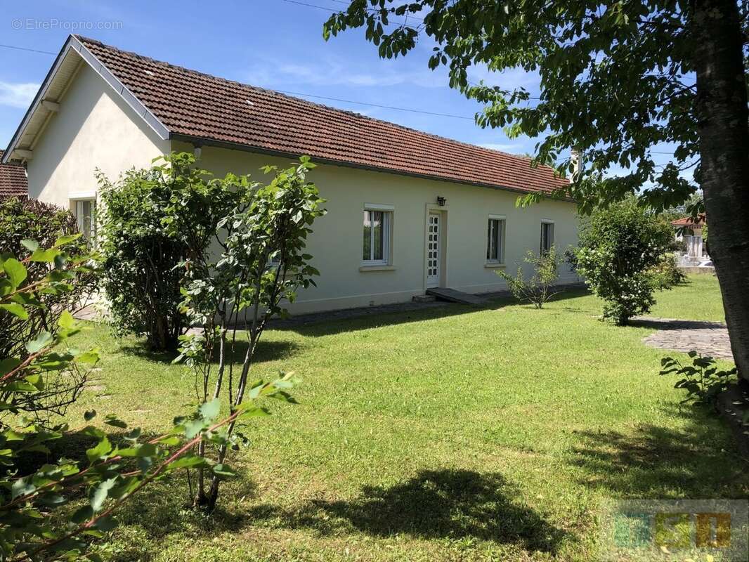 Maison de 117 m² habitables et dépendances sur un terrain de 1692 m² - photo 2