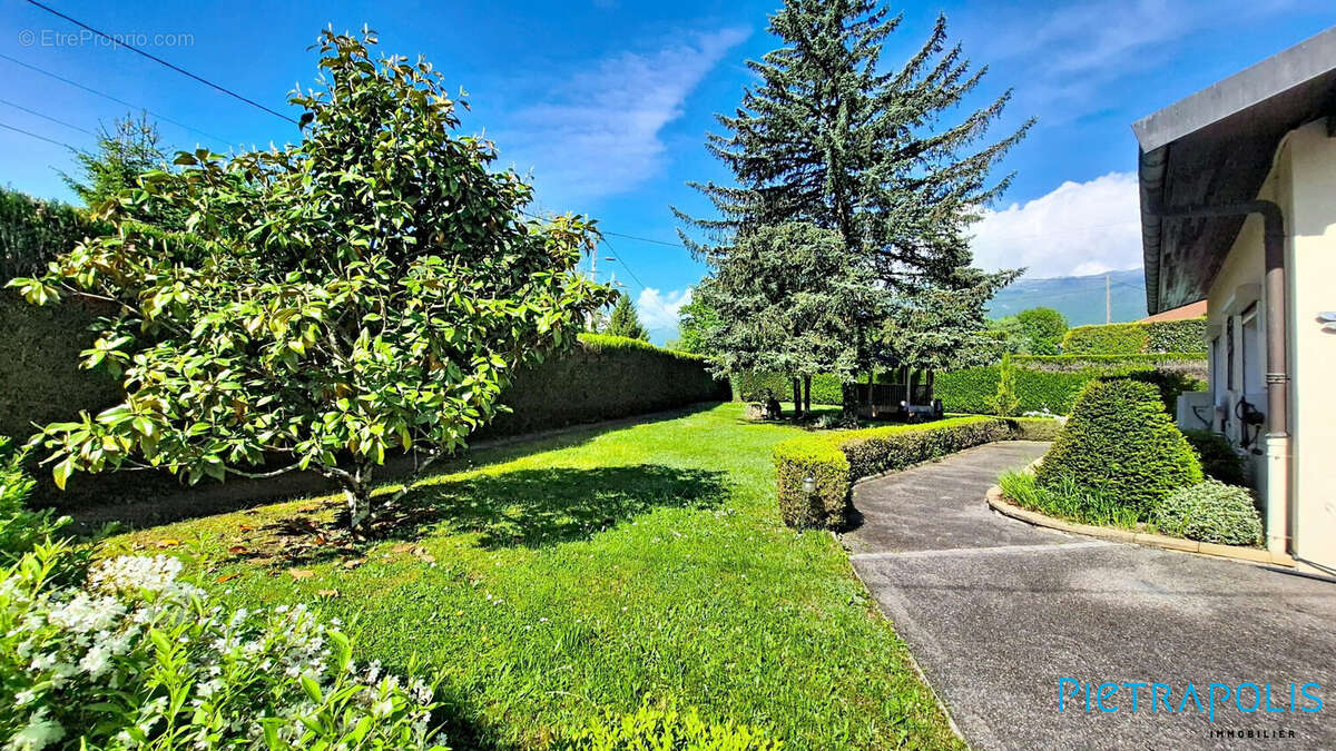 Maison à SAINT-GENIS-POUILLY