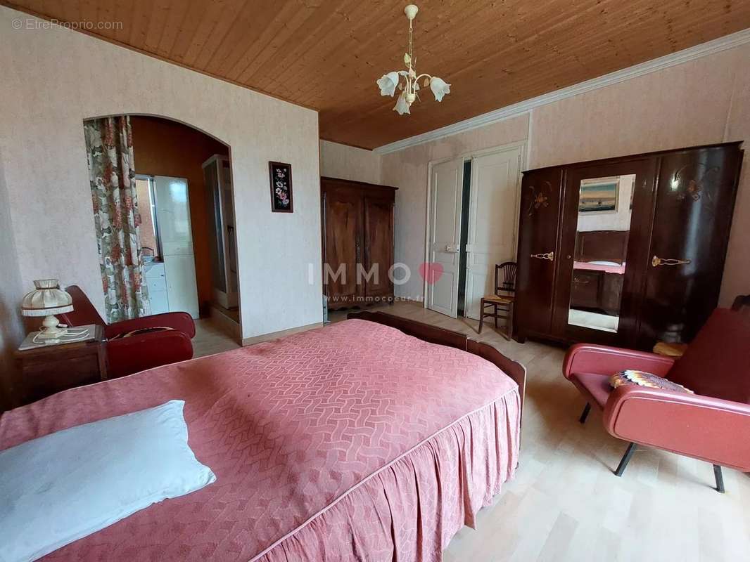 Maison à SAINTE-NEOMAYE