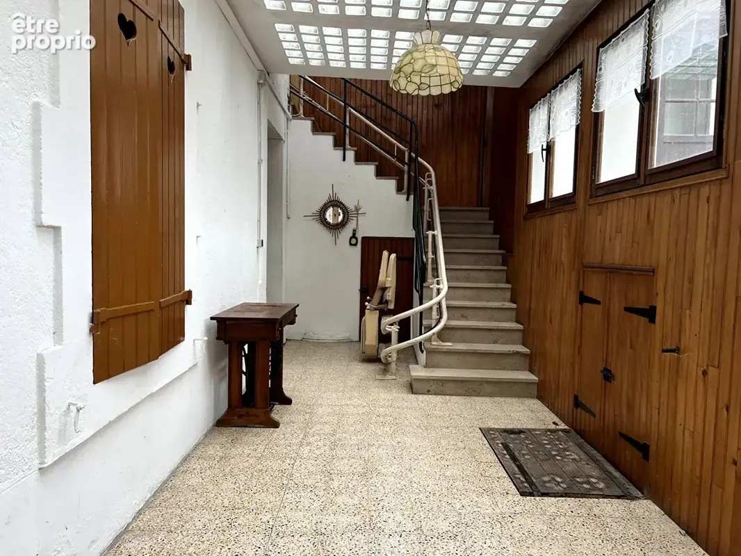 BAR LE DUC : Maison de ville 74 m² à rénover, 4 pièces, 2 chambres, garage, terrasse et jardin - photo 8