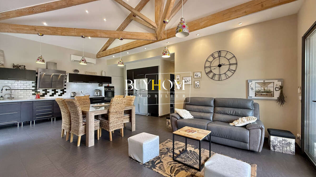 Maison à L'ISLE-SUR-LA-SORGUE