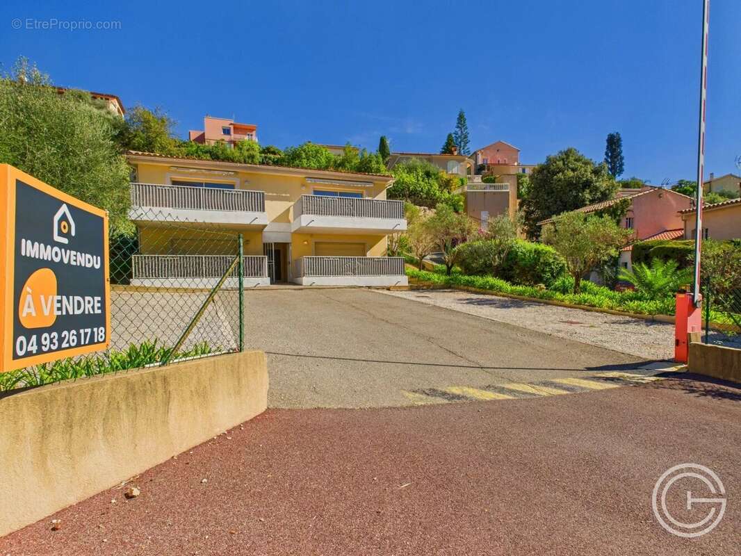 Appartement à SAINT-LAURENT-DU-VAR