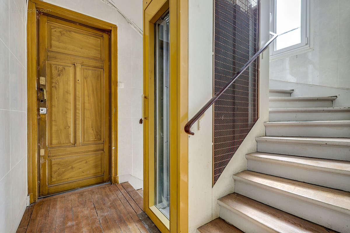 Appartement à PARIS-14E