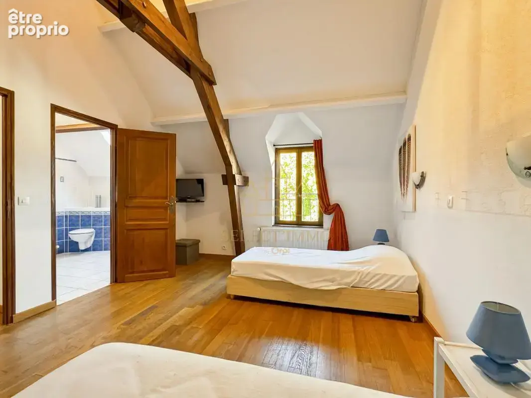 À moins d’1h de Paris – Propriété de charme de 480 m² dont dépendances : un fort potentiel pour un projet de gîte - photo 12