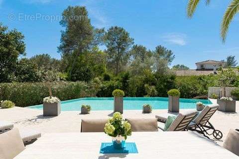 Maison à ROQUEFORT-LES-PINS