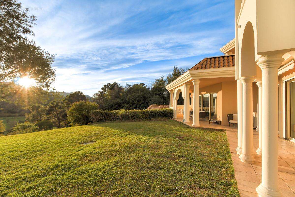 Appartement à MANDELIEU-LA-NAPOULE