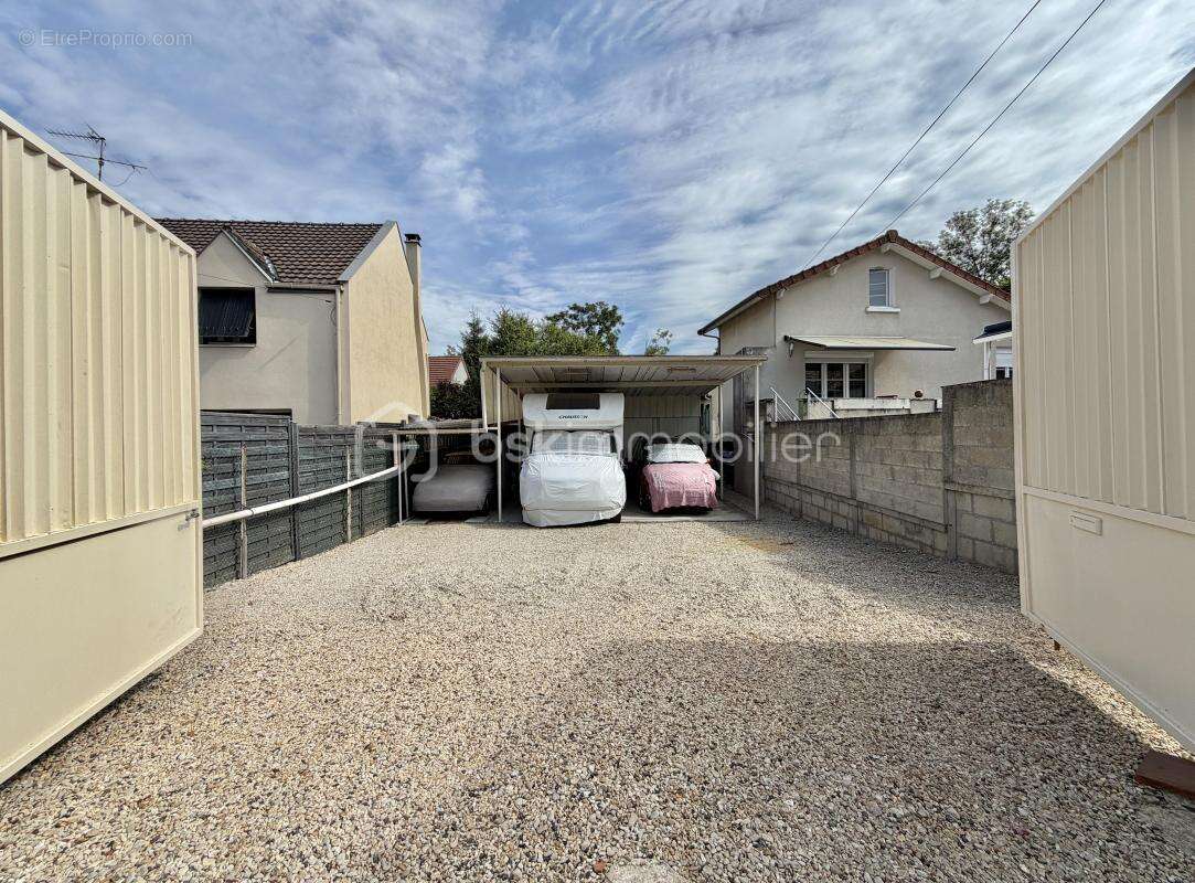 Charmante maison en pierre rénovée avec terrain constructible – 110 m² – Condé-Sainte-Libiaire - photo 16