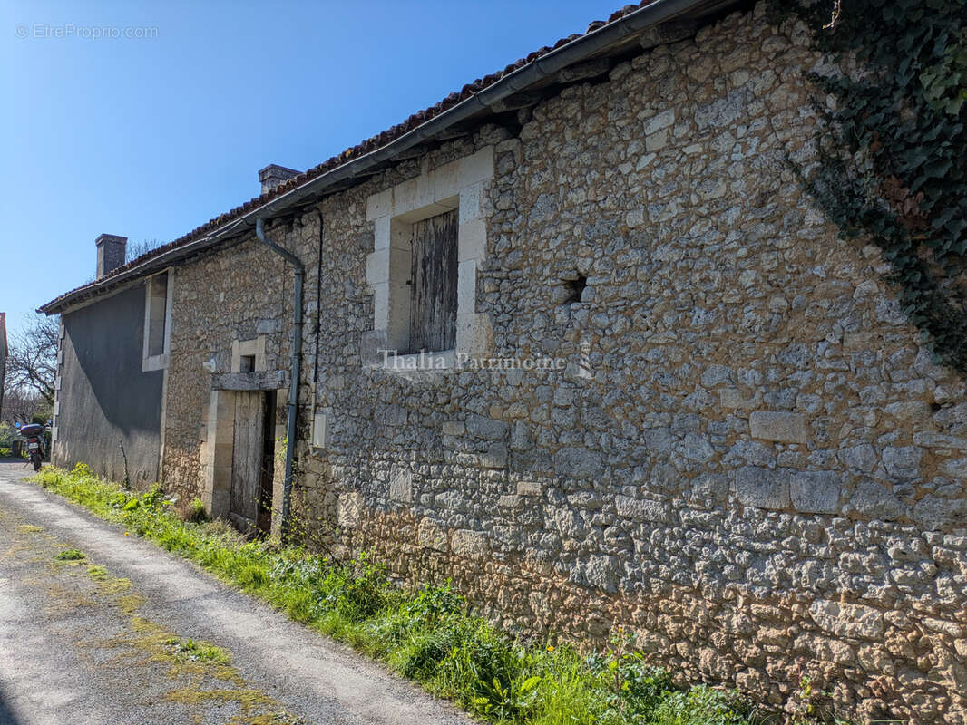 Maison à PAUSSAC-ET-SAINT-VIVIEN