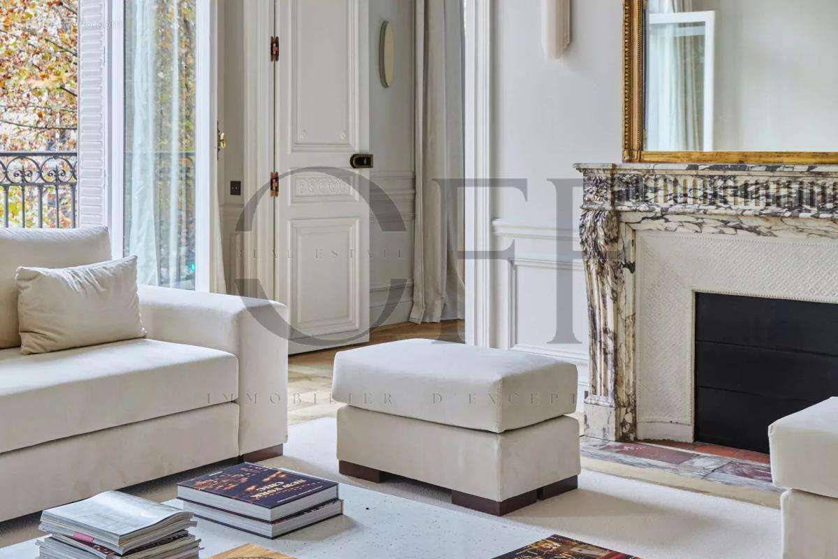 Appartement à PARIS-8E