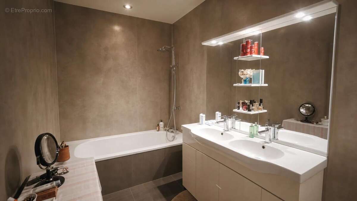 Maison de 7 pièces de 135 m² à Malataverne - photo 10