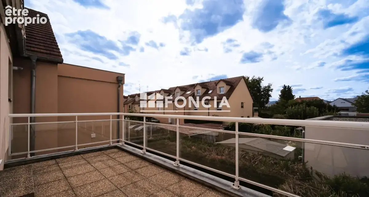 Colmar – Superbe duplex 3 pièces de 90.94 m² avec terrasse de 9,94 m², parking extérieur et cave. Cadre calme et verdoyant ! - photo 3