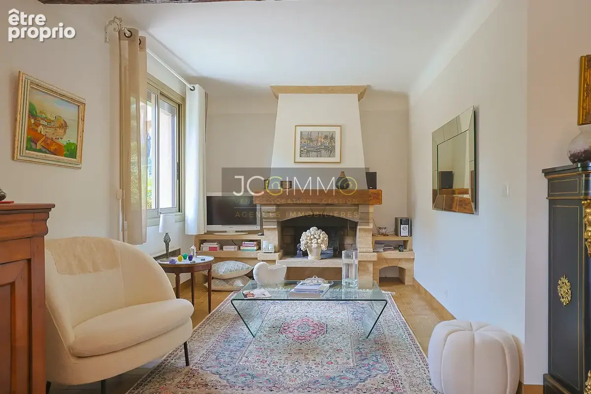 Villa de 318m2 avec deux logements indépendants et fort potentiel ! - photo 12