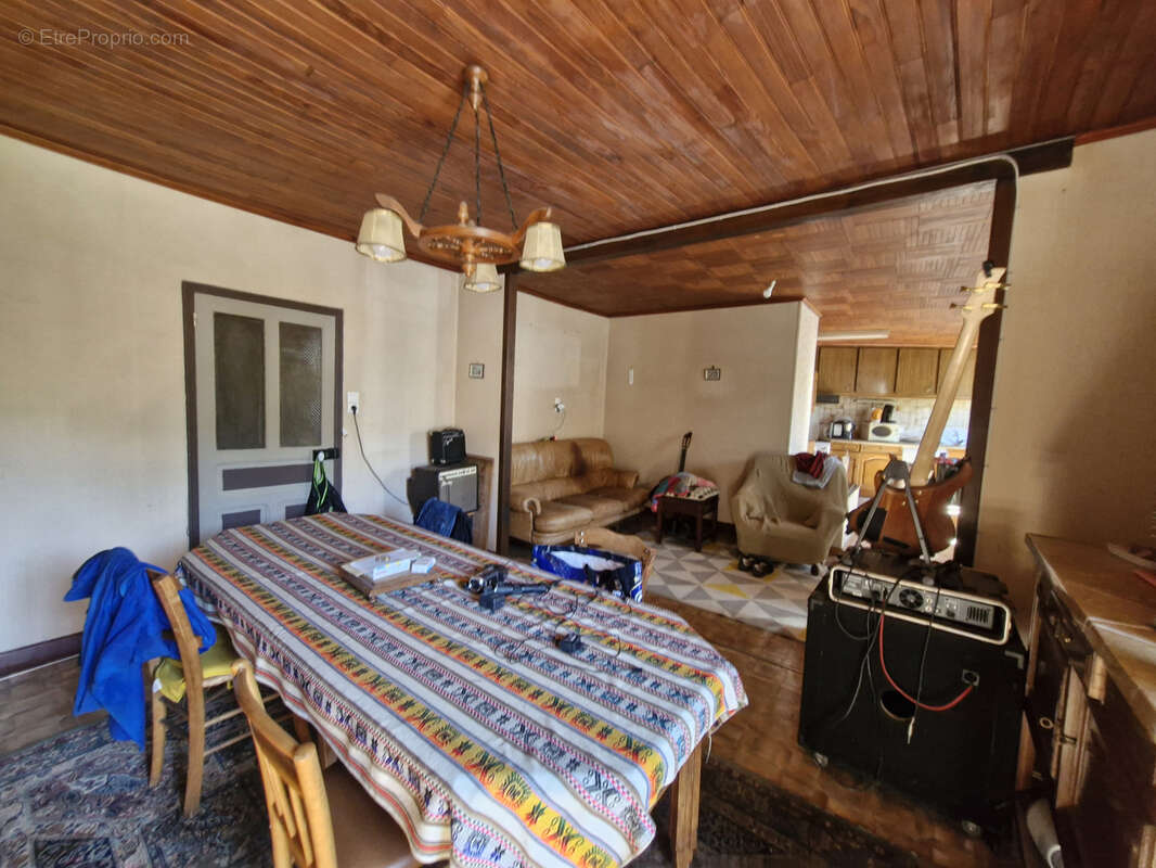 Maison à MURAT-SUR-VEBRE