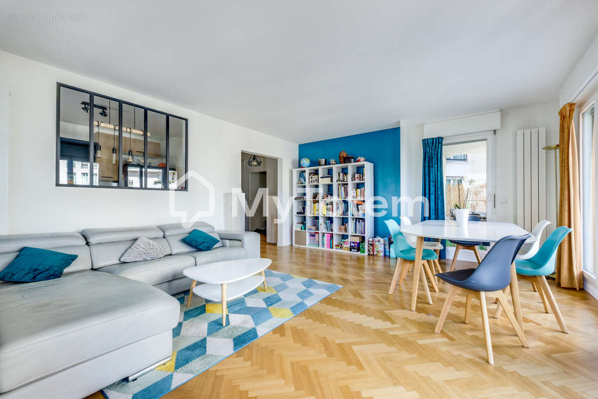 Appartement à COURBEVOIE
