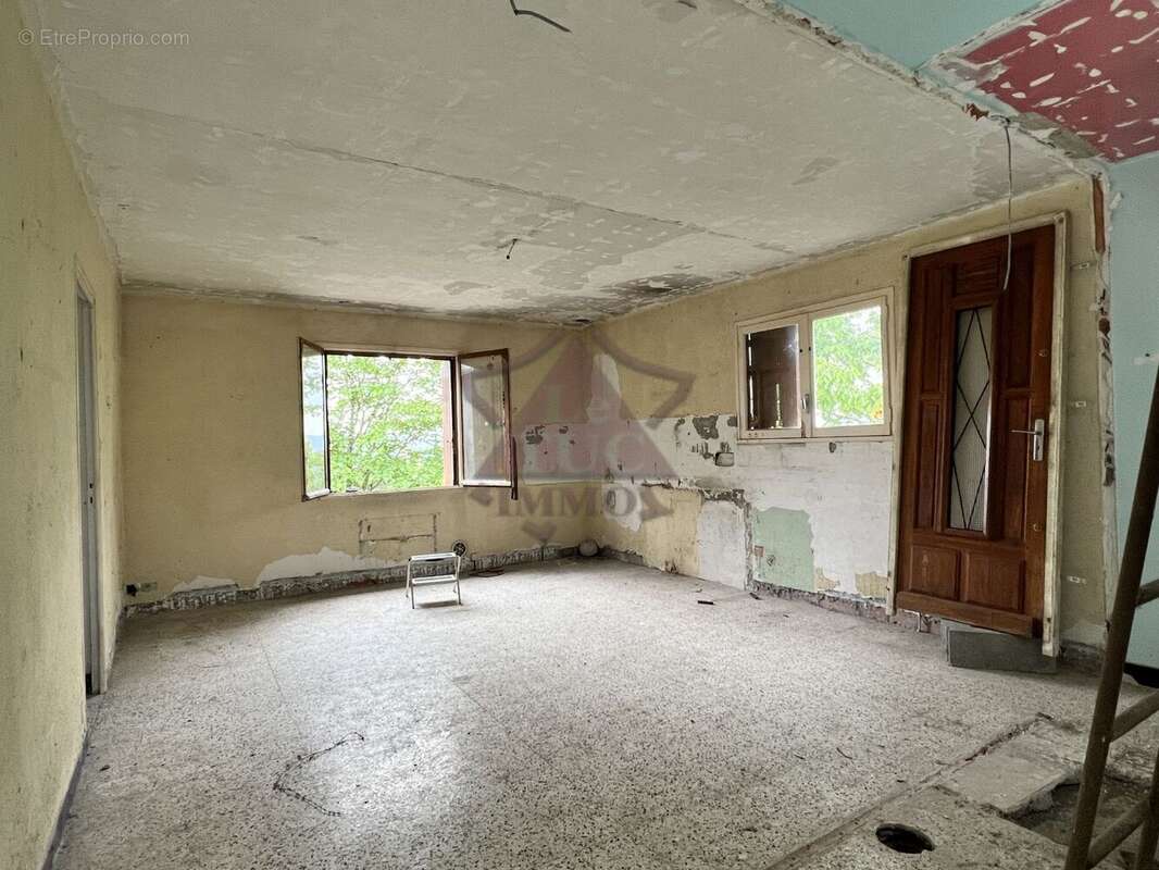 Maison a renover sur un grand terrain - photo 2