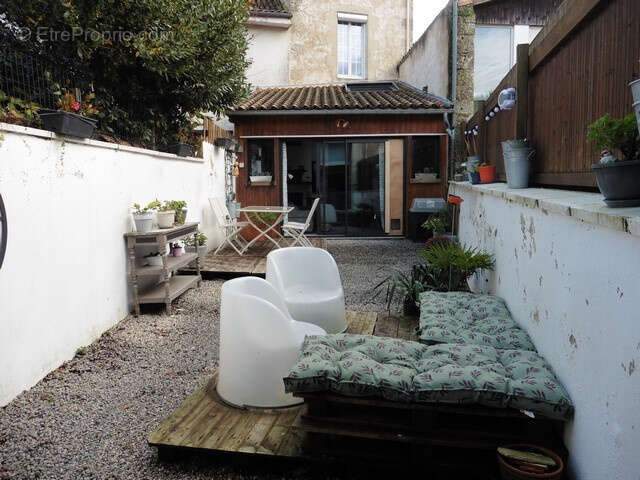 Maison à COULONGES-SUR-L&#039;AUTIZE