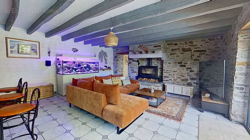 Maison en pierre , pleine de charme - 3 Chambres et mezzanine - COURNON - photo 5