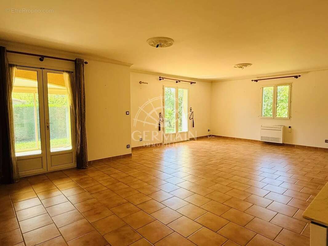 L'Isle-sur-la-Sorgue, Proche du centre-ville, maison traditionnelle de plain-pied de 120 m² - photo 13