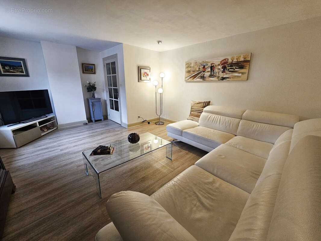 Maison à COMMELLE-VERNAY