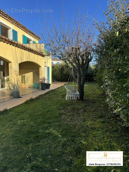 Maison à SAINT-CEZAIRE-SUR-SIAGNE