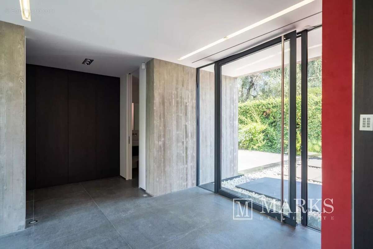 Villa de luxe de 4 chambres au centre de Saint-Jean avec terrain plat - photo 9