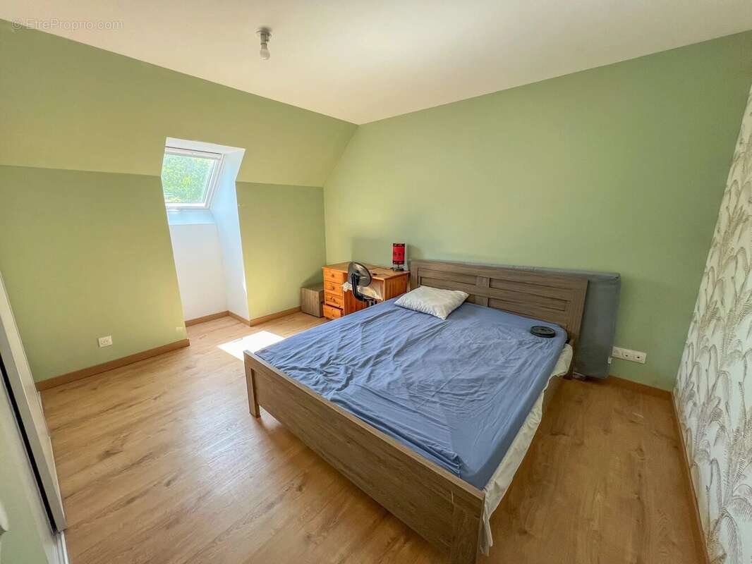 Maison à LE MESNIL-SAINT-DENIS