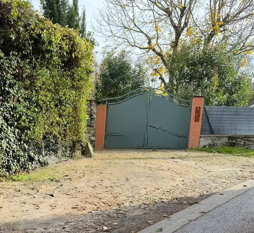 Terrain à RUEIL-MALMAISON