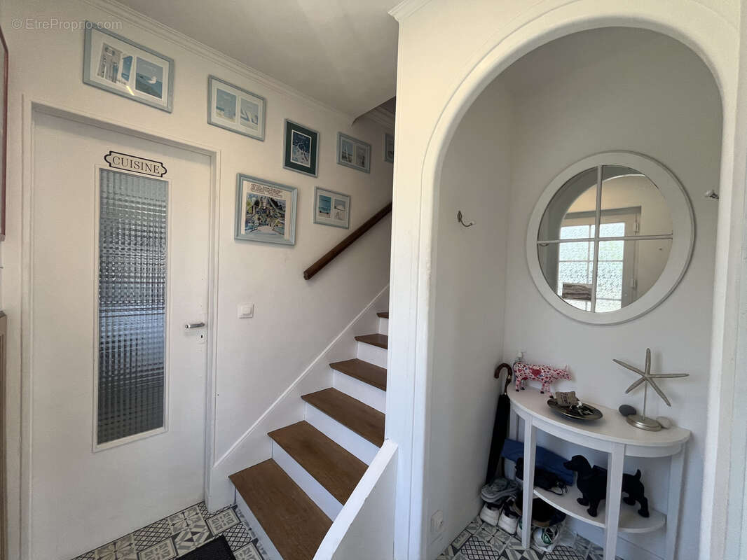 Maison 92 m² à Port-En-Bessin-Huppain  - photo 2