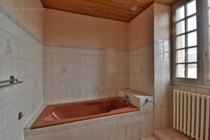 Maison à SAINT-LEGER-MAGNAZEIX