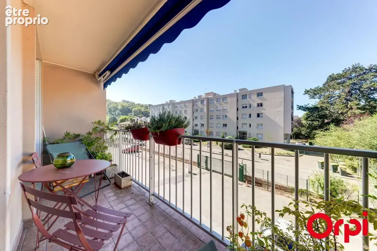 Appartement À Vendre T5 avec cave et place de stationnement - photo 2
