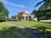 Maison à BOURNEZEAU