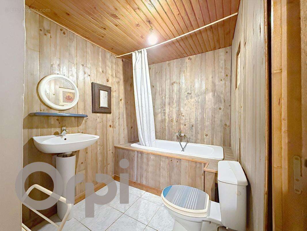 Maison à LE MUY