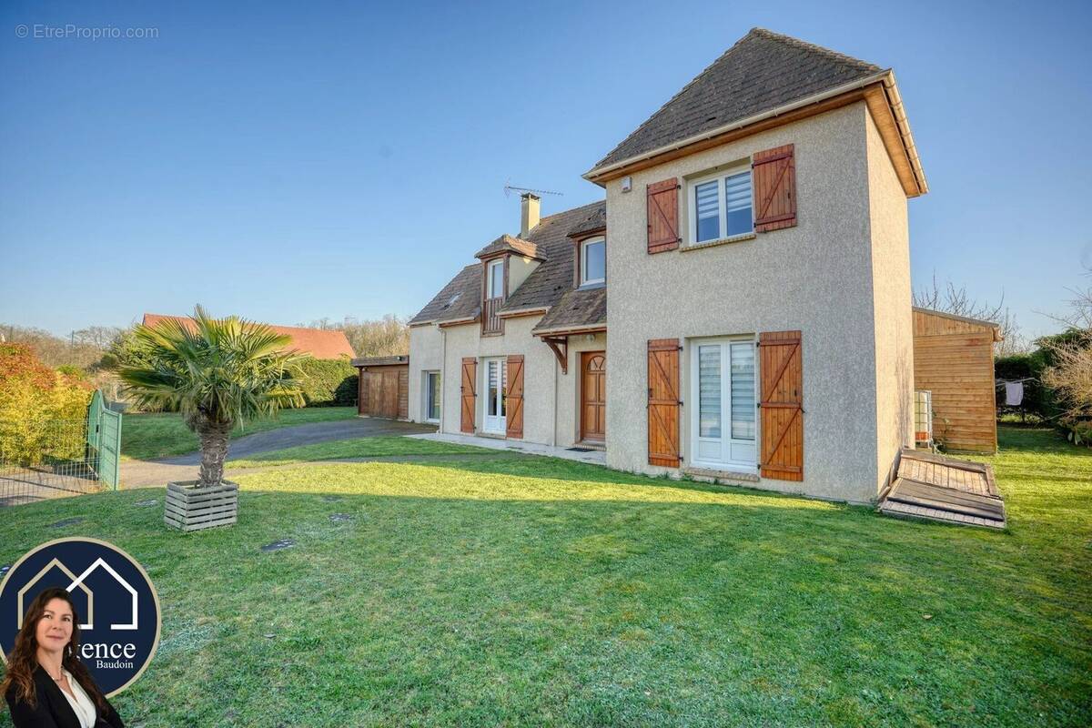 Maison à HOUDAN