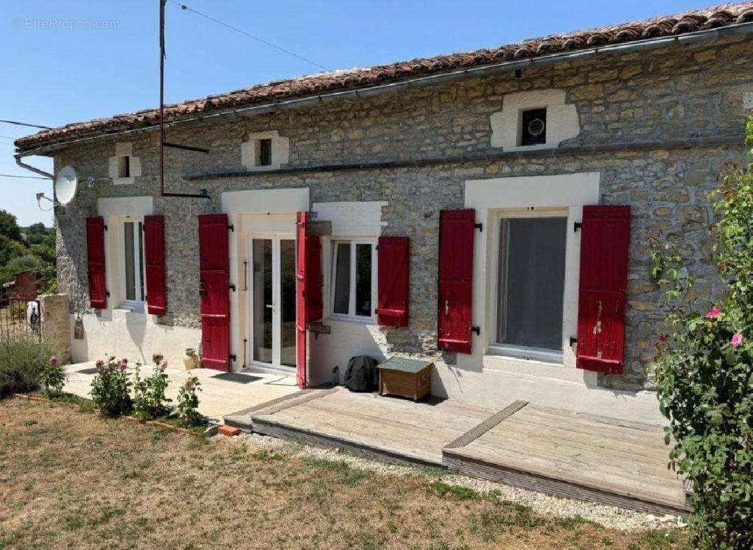Maison 3 pièces 64 m² à vendre à Champagne-Mouton (16350) - photo 2