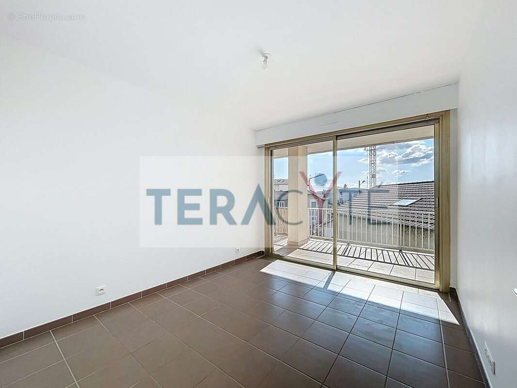 chambre2 - Appartement à VILLARS-LES-DOMBES