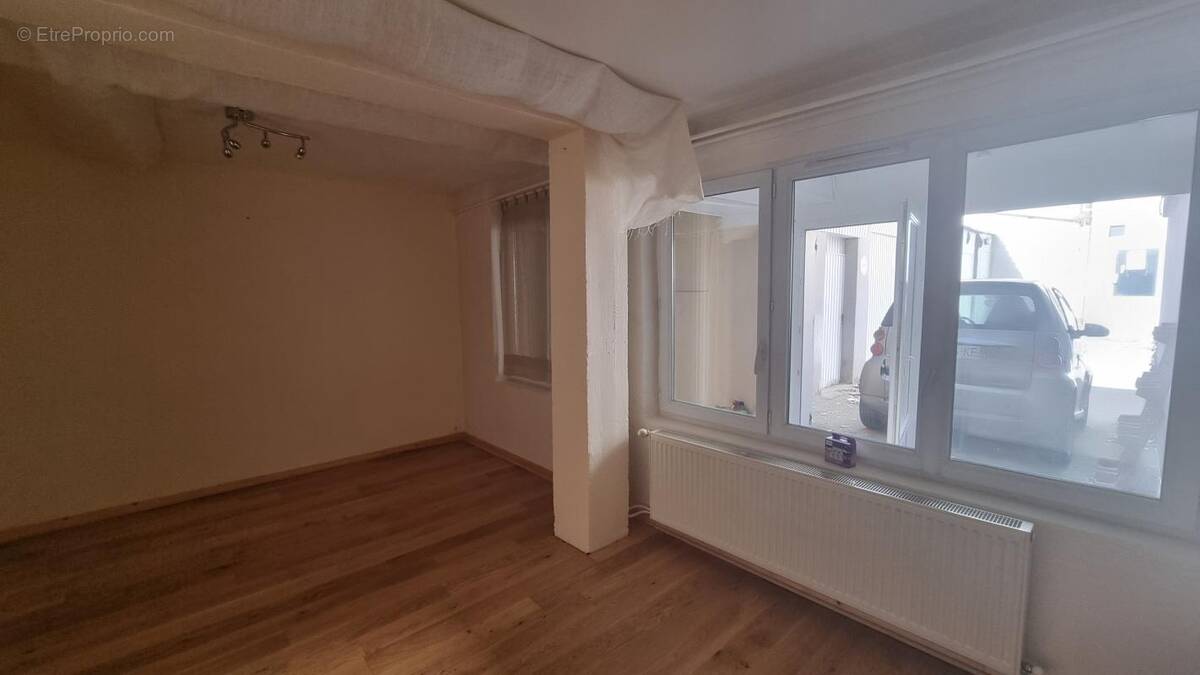 Commerce à FONTAINES-SUR-SAONE